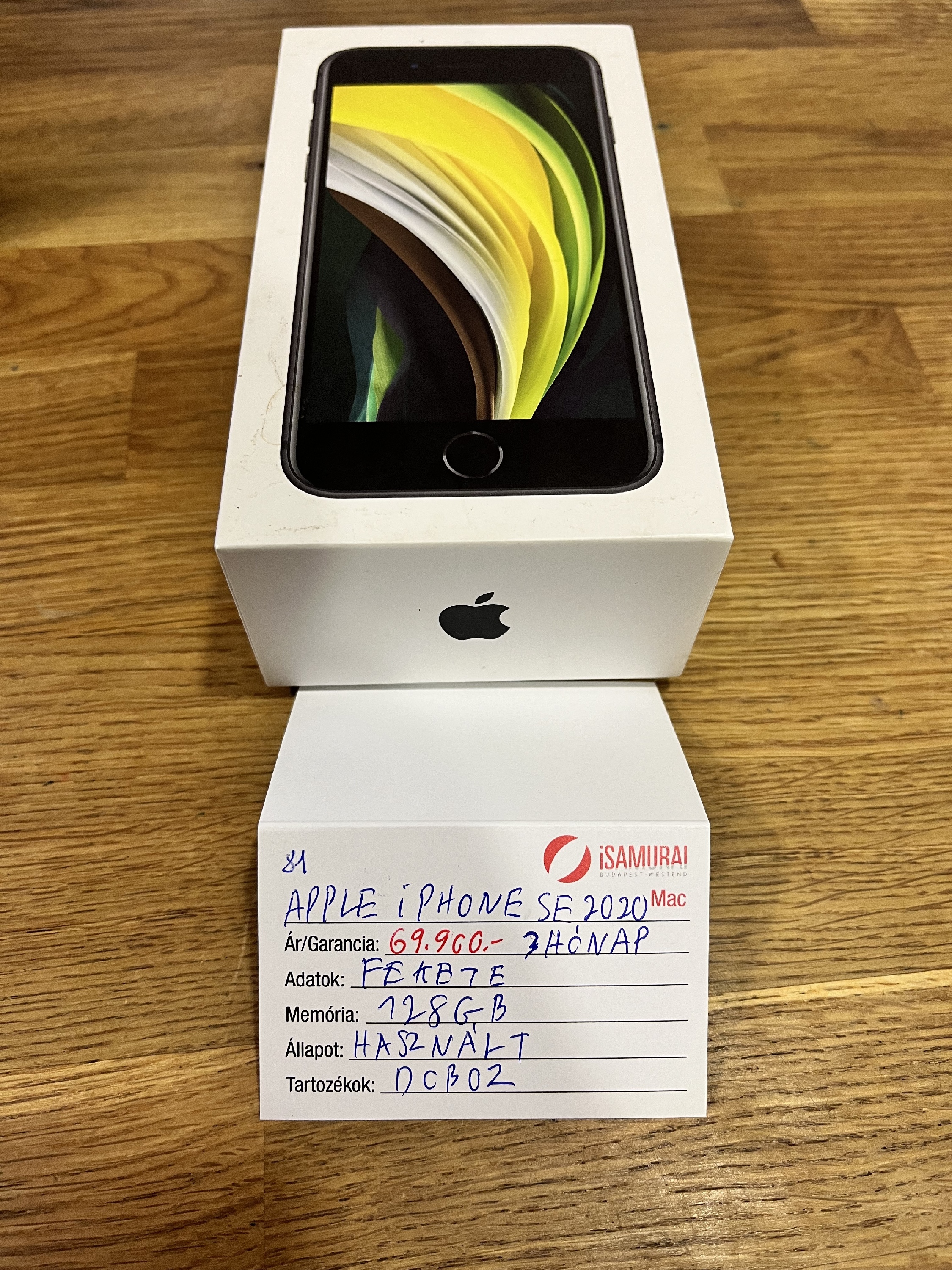 81. Apple iPhone SE 2020 - 128 GB - Fekete