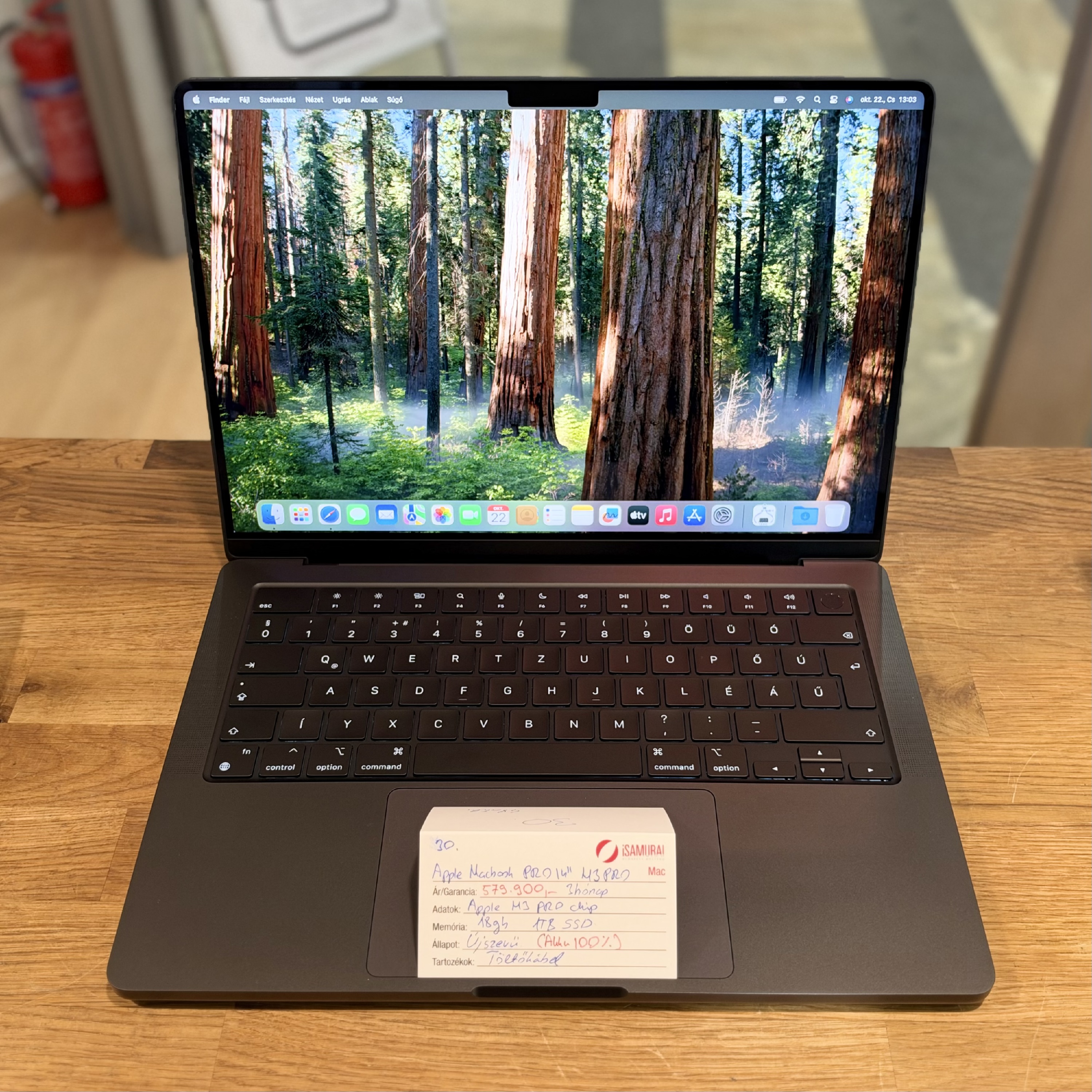 .Apple MacBook Pro 14