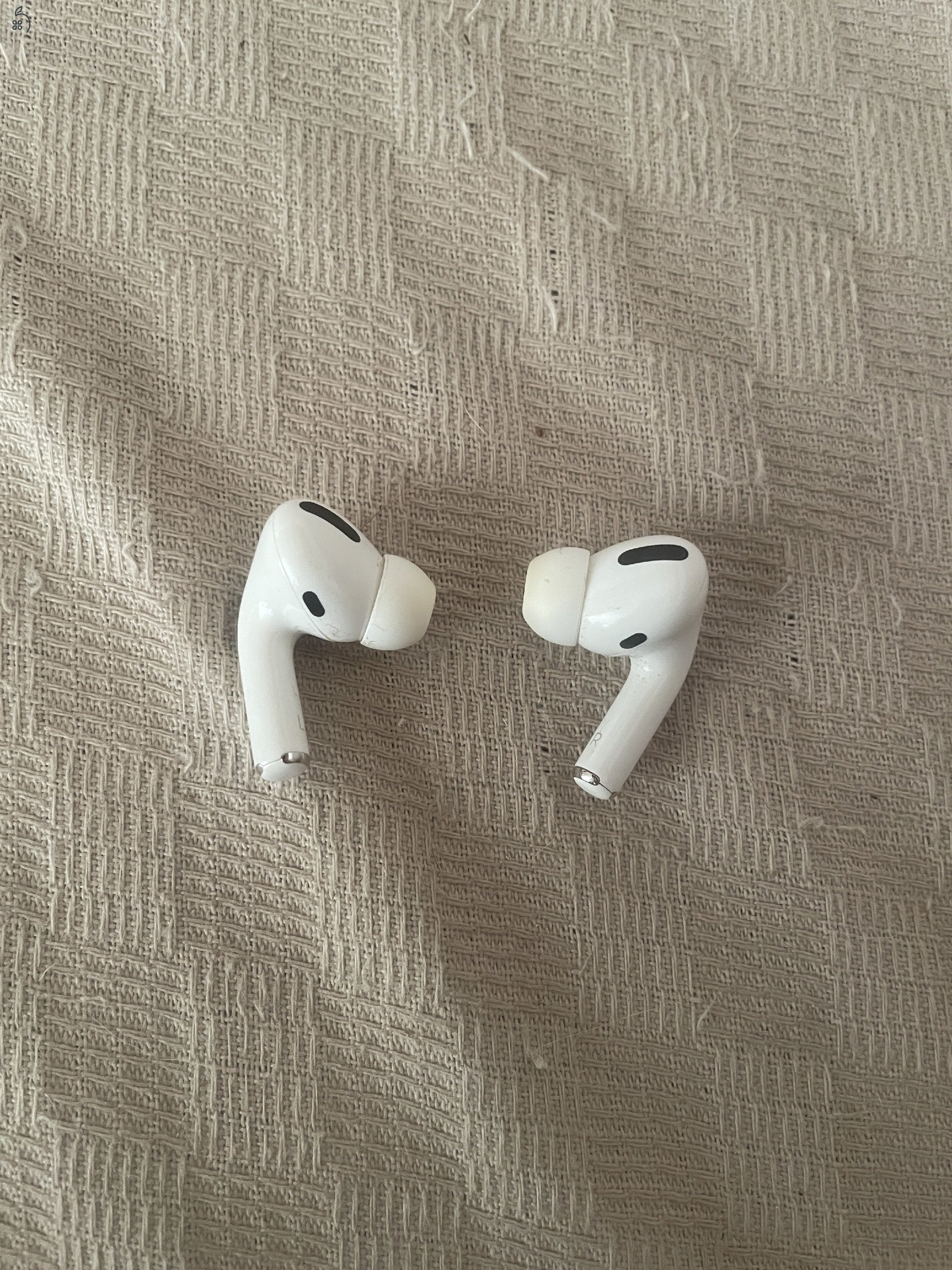 Air Pods Pro (1. generáció) CSAK FÜLHALLGATÓ - TOK NÉLKÜL!!