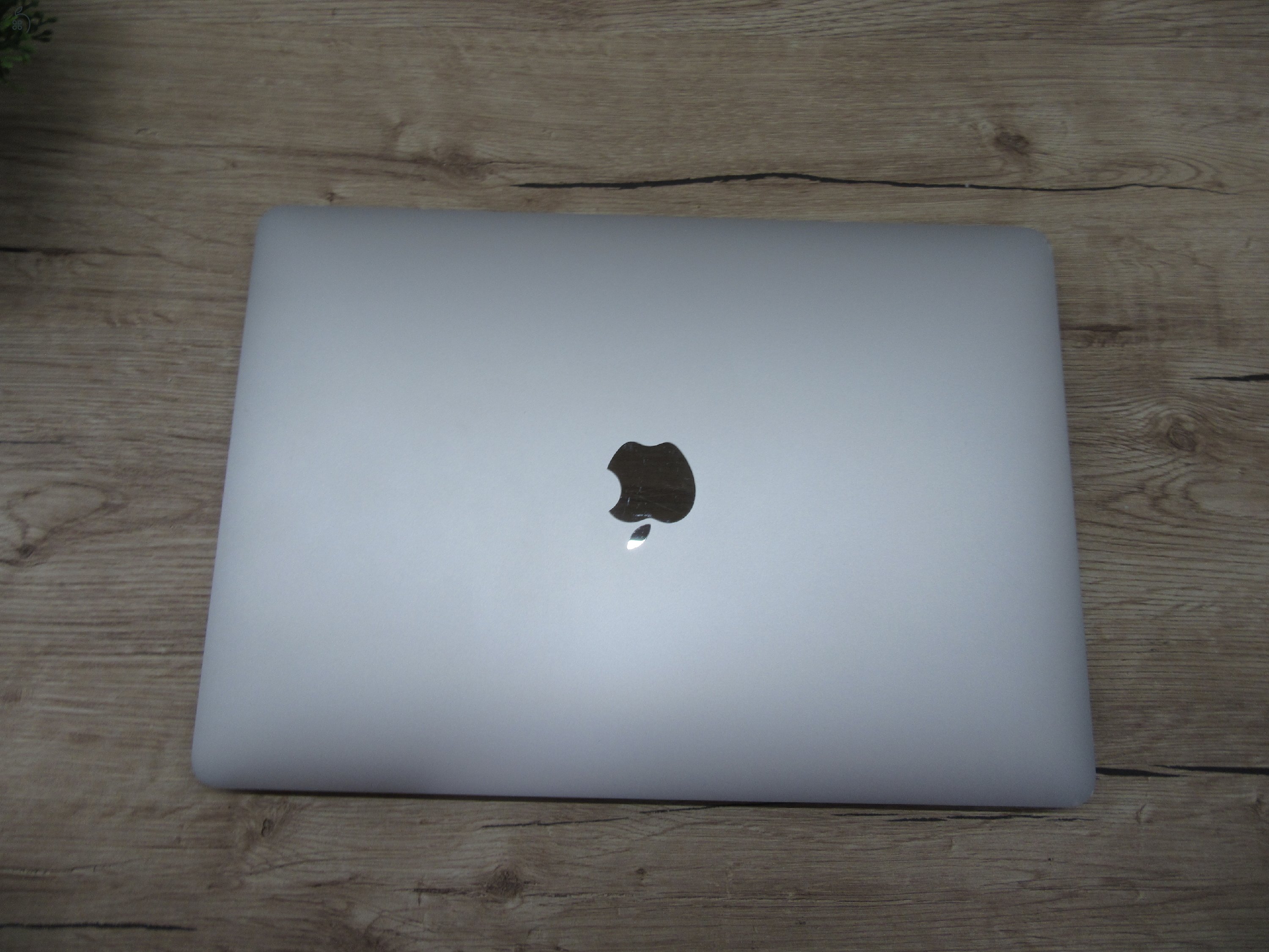 Apple Retina Macbook Pro 13 Touchbar - 2017 - Használt, újszerű