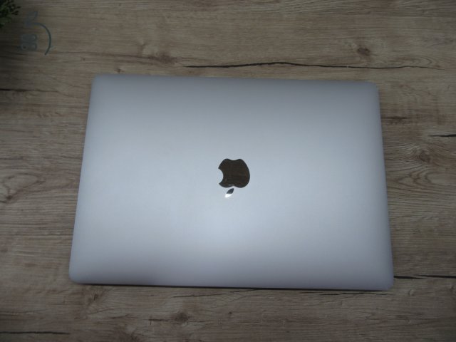 Apple Retina Macbook Pro 13 Touchbar - 2017 - Használt, újszerű