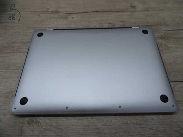 Apple Retina Macbook Pro 13 Touchbar - 2017 - Használt, újszerű