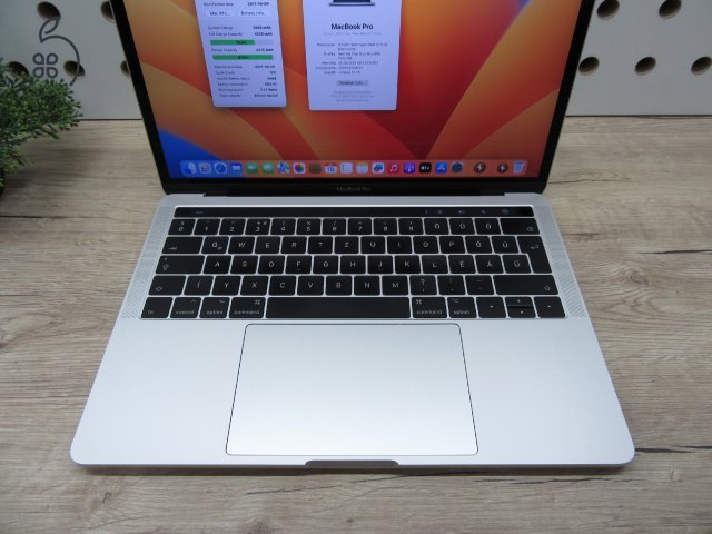 Apple Retina Macbook Pro 13 Touchbar - 2017 - Használt, újszerű