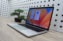 Apple Retina Macbook Pro 13 Touchbar - 2017 - Használt, újszerű