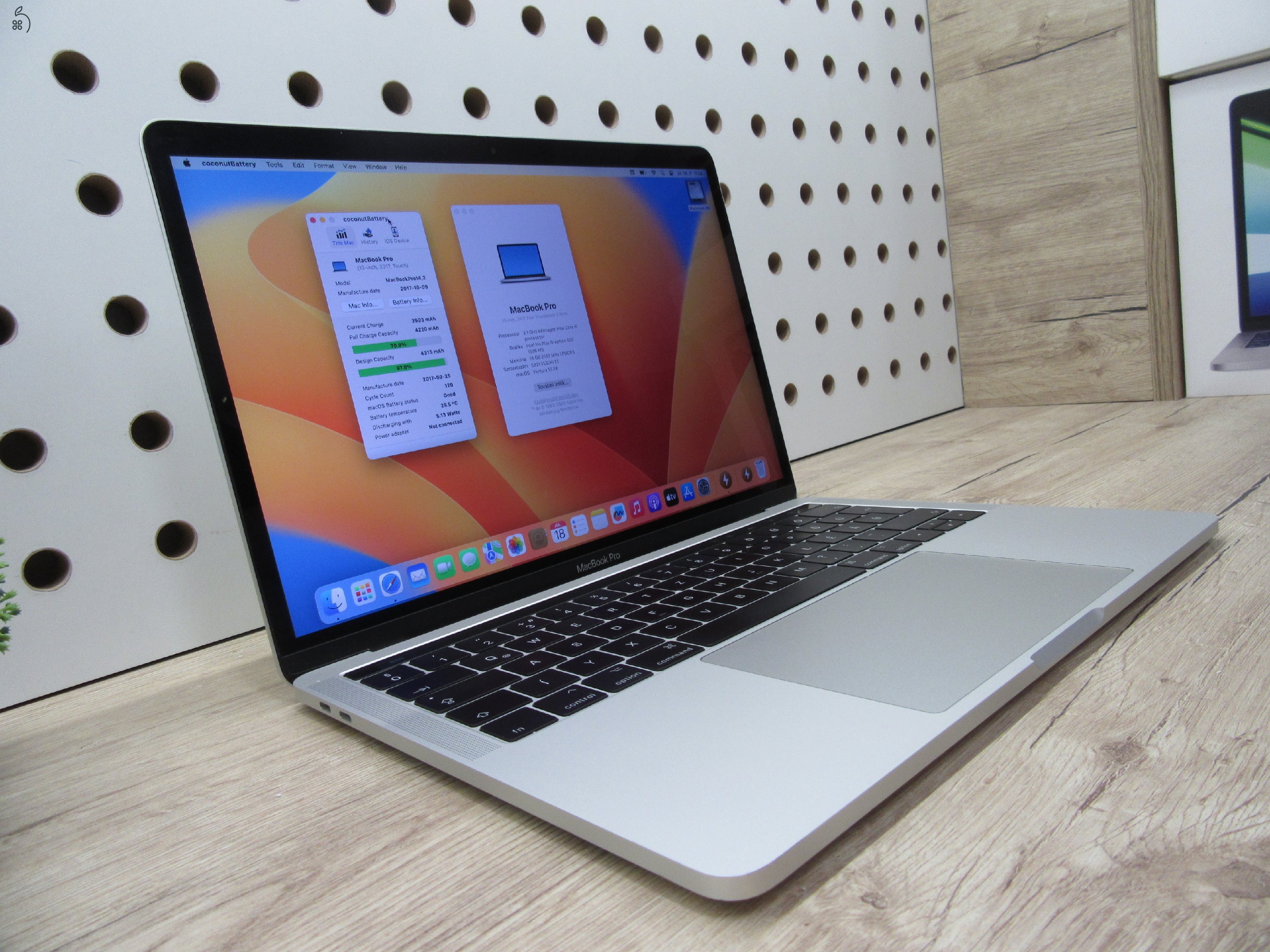 Apple Retina Macbook Pro 13 Touchbar - 2017 - Használt, újszerű
