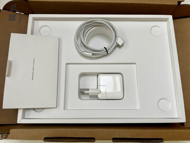 ÚJSZERŰ Apple MacBook Air 13
