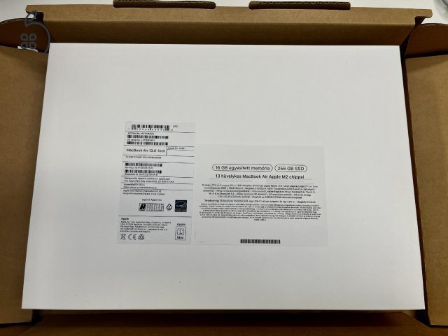 ÚJSZERŰ Apple MacBook Air 13
