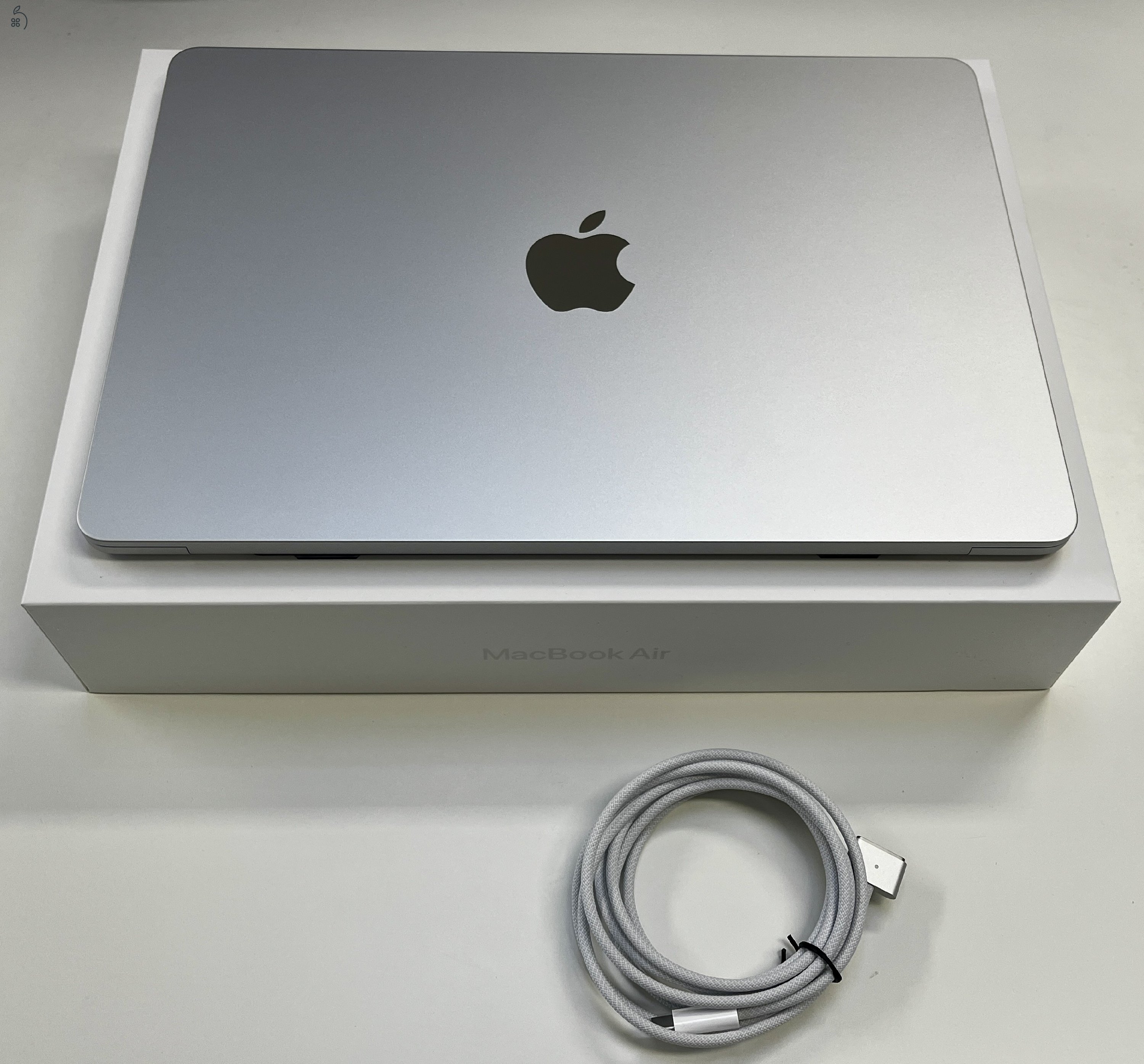 ÚJSZERŰ Apple MacBook Air 13