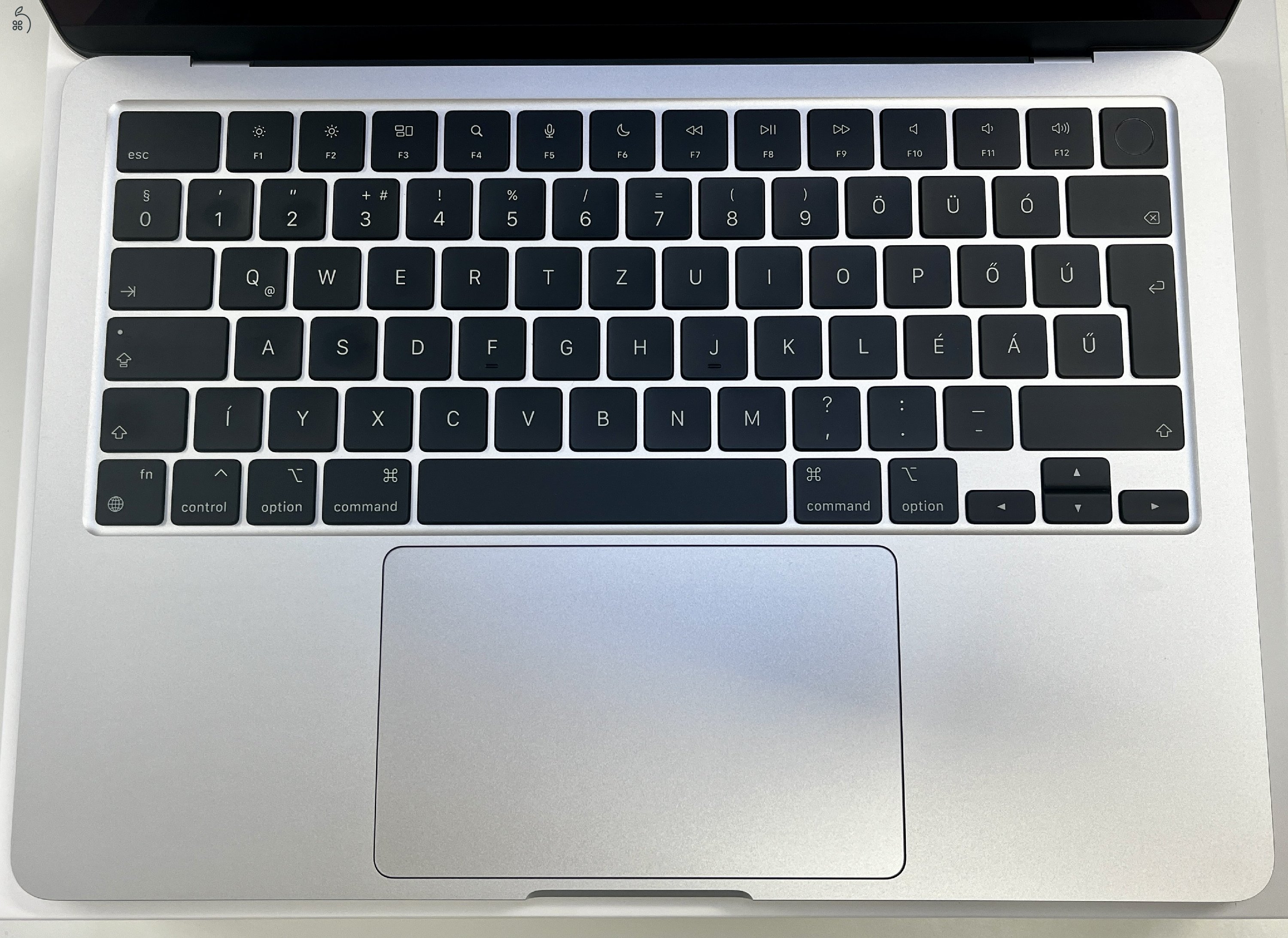 ÚJSZERŰ Apple MacBook Air 13