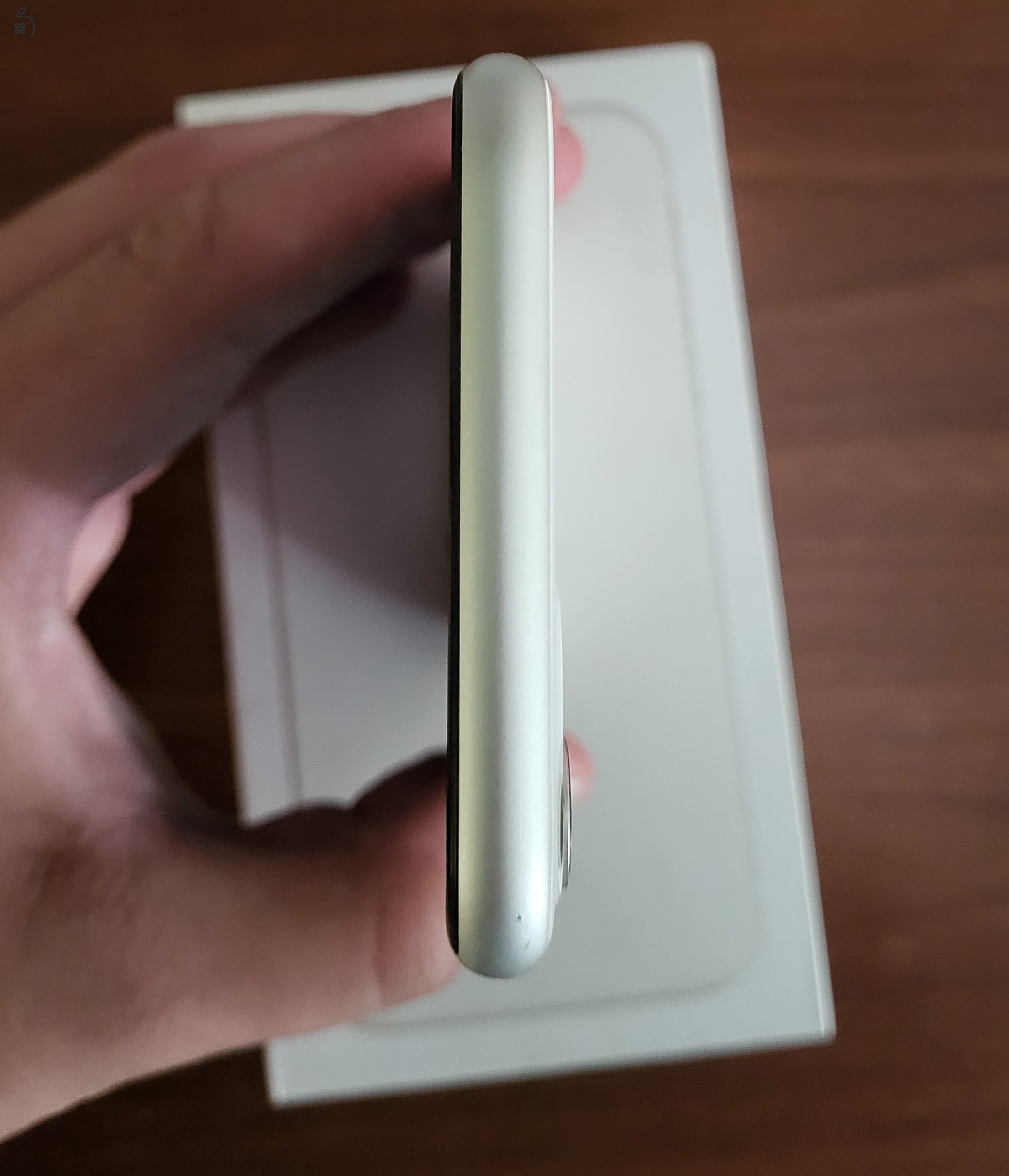 Iphpne 11 256gb fehér szép állapot + extrák