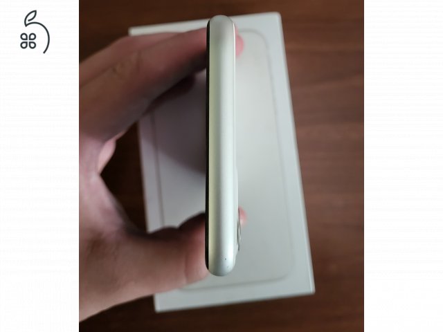 Iphpne 11 256gb fehér szép állapot + extrák