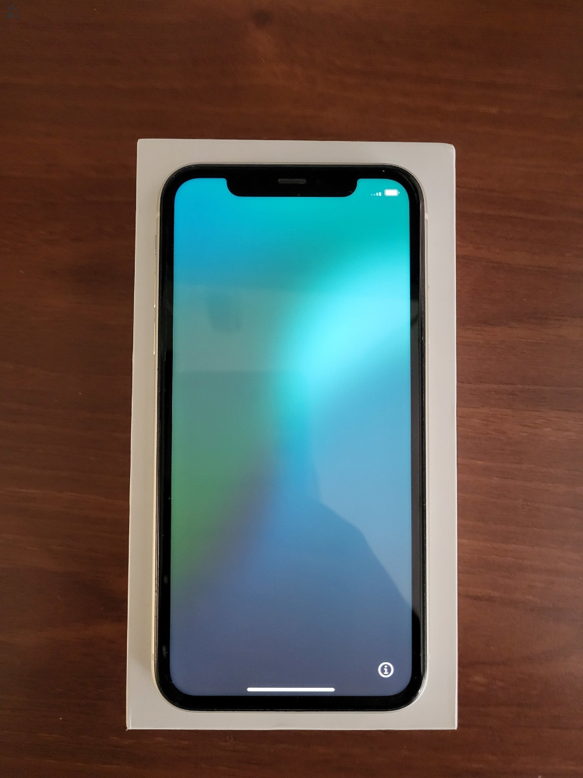 Iphpne 11 256gb fehér szép állapot + extrák
