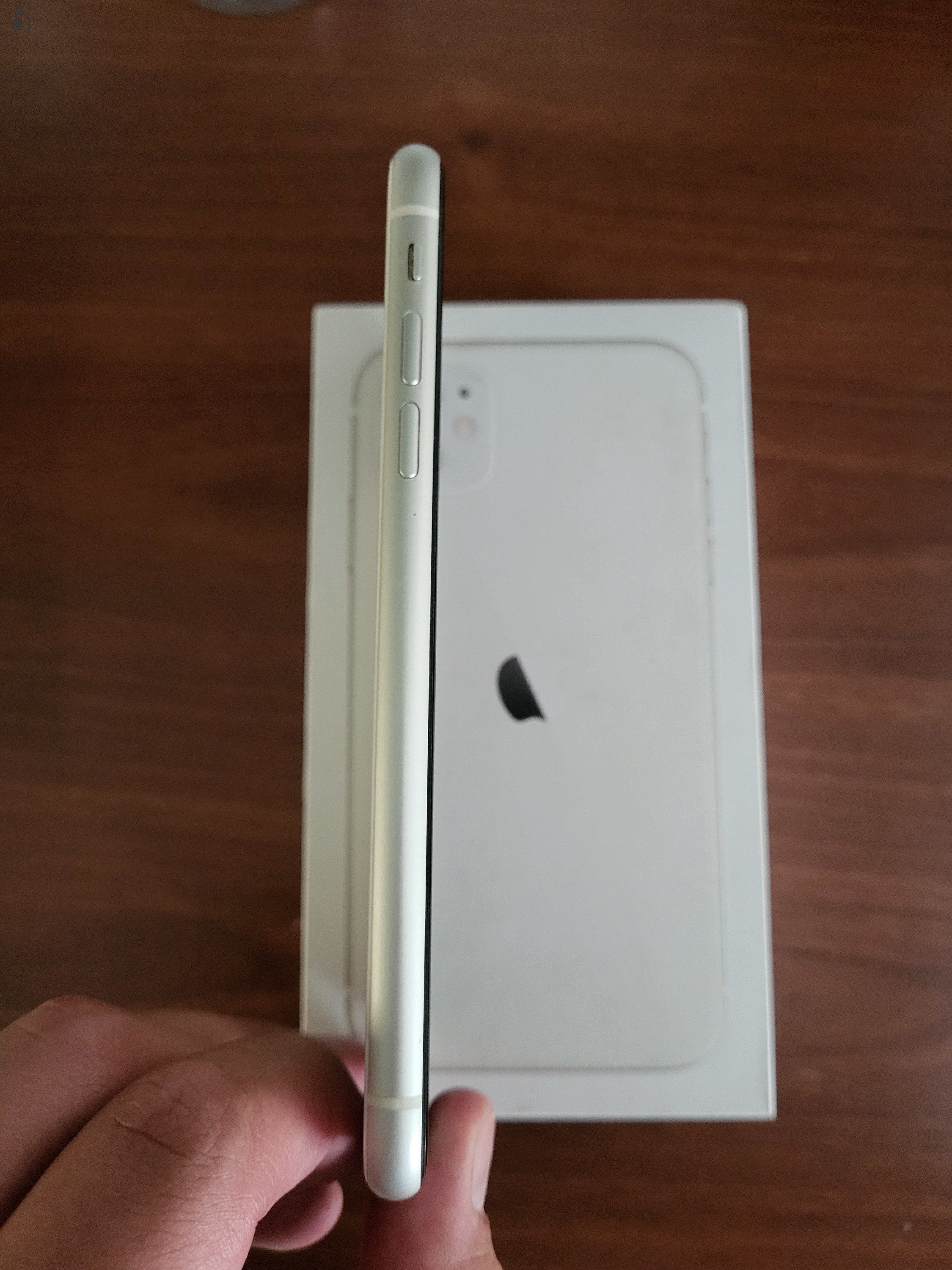 Iphpne 11 256gb fehér szép állapot + extrák