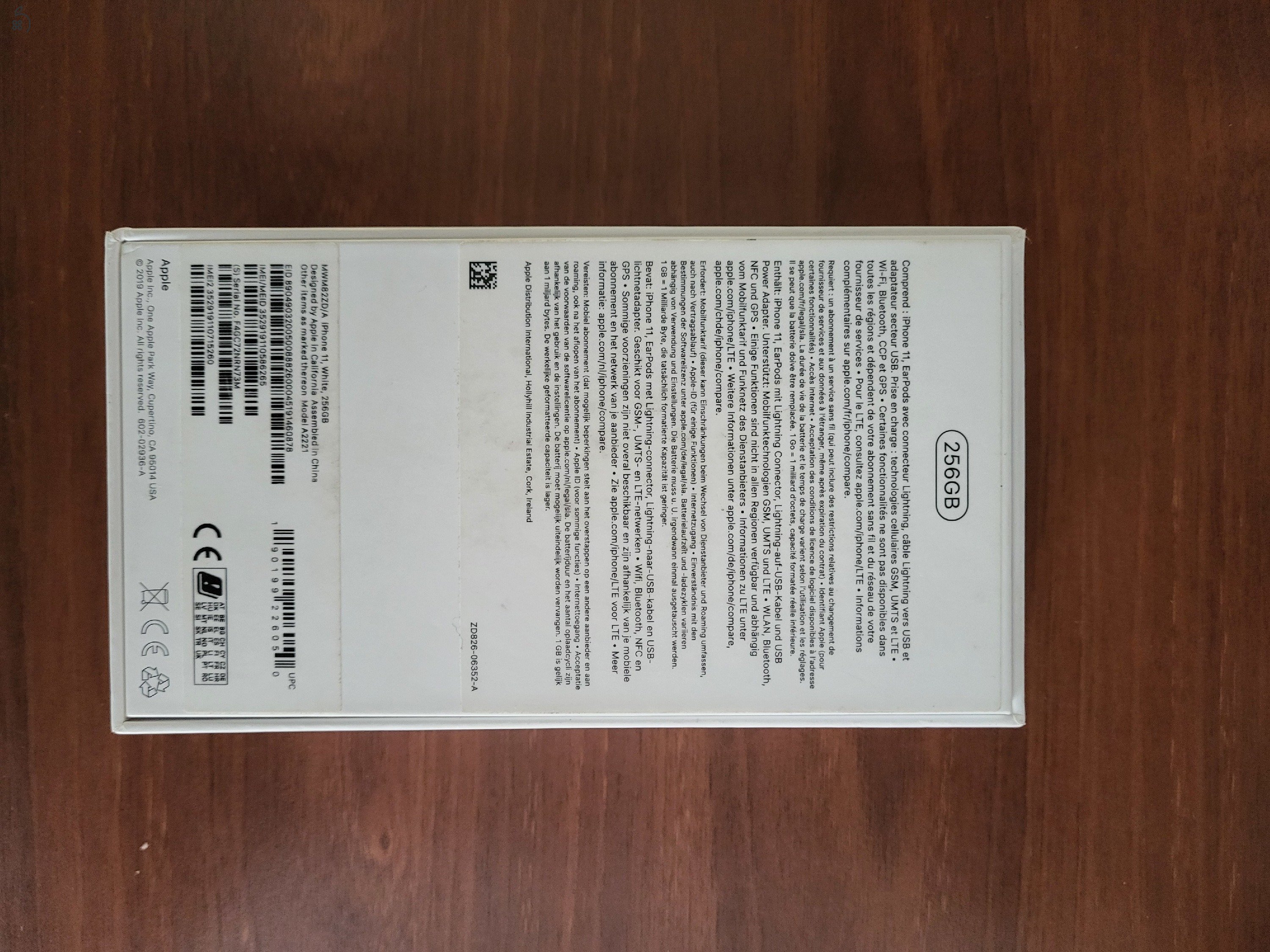 Iphpne 11 256gb fehér szép állapot + extrák