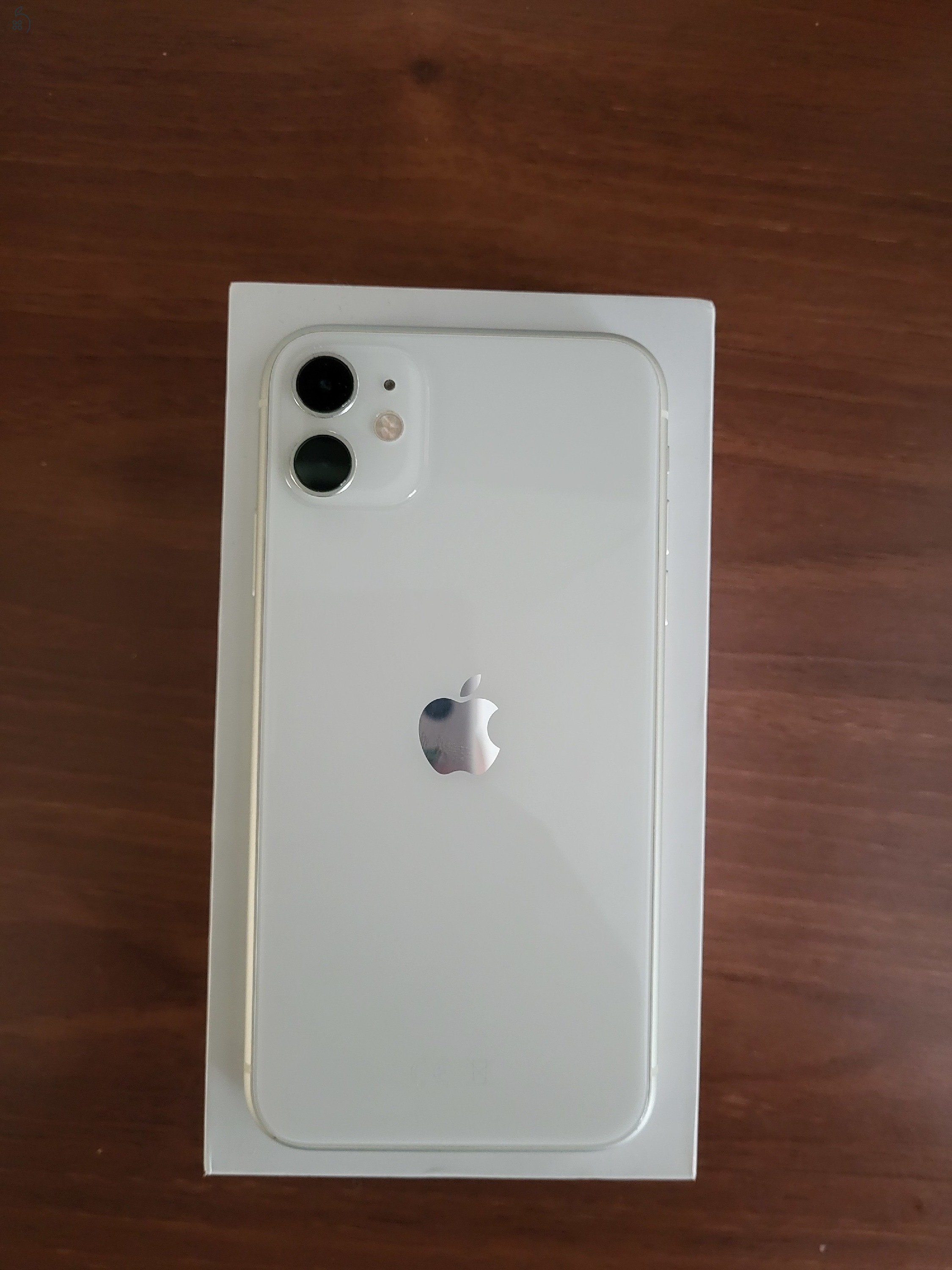 Iphpne 11 256gb fehér szép állapot + extrák