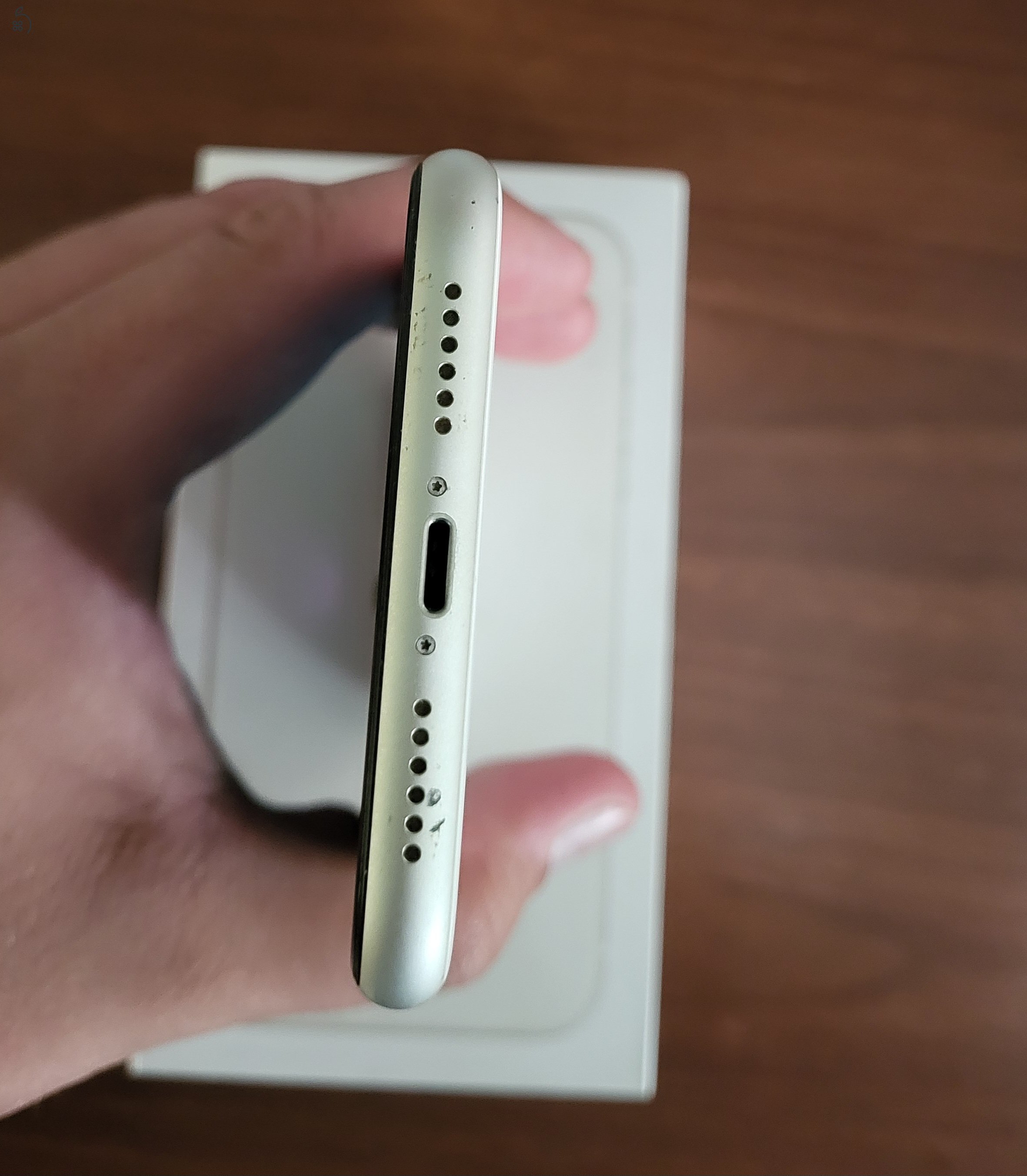 Iphpne 11 256gb fehér szép állapot + extrák