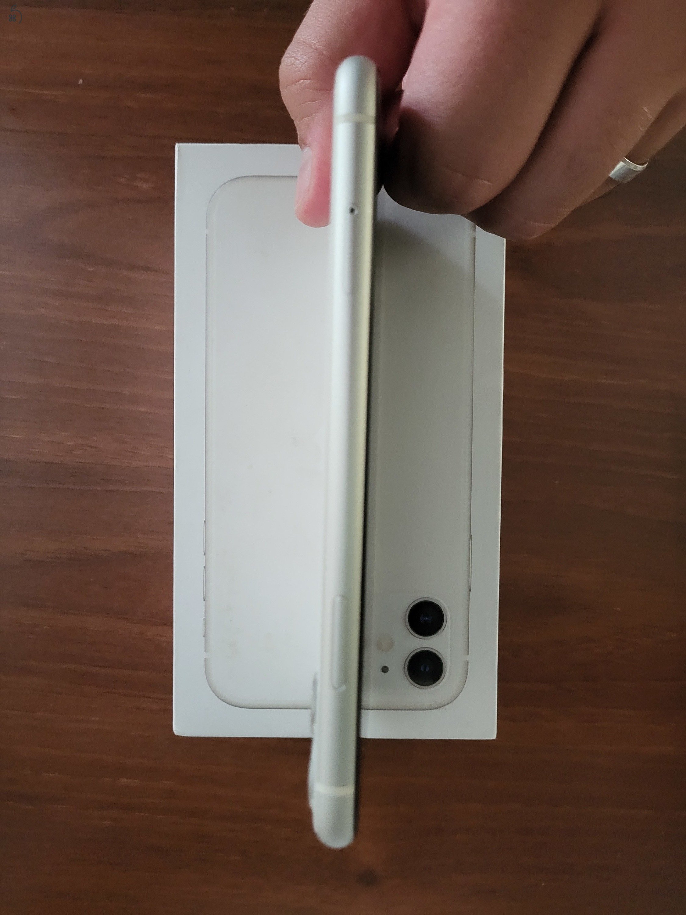 Iphpne 11 256gb fehér szép állapot + extrák