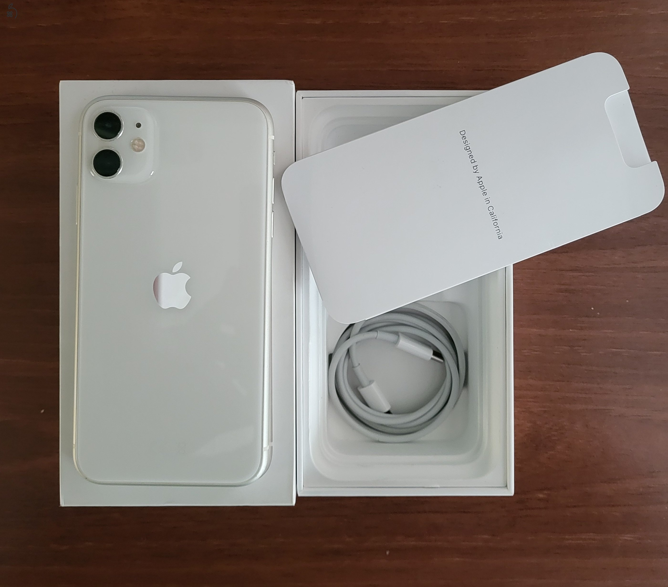 Iphpne 11 256gb fehér szép állapot + extrák