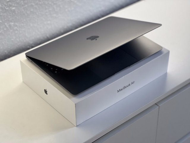 MacBook Air 2020 13 M1 256GB 2 ÉV Garanciával Számlával