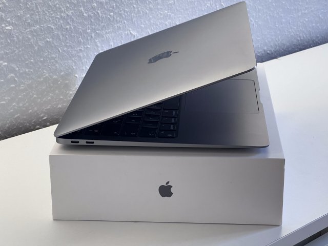MacBook Air 2020 13 M1 256GB 2 ÉV Garanciával Számlával