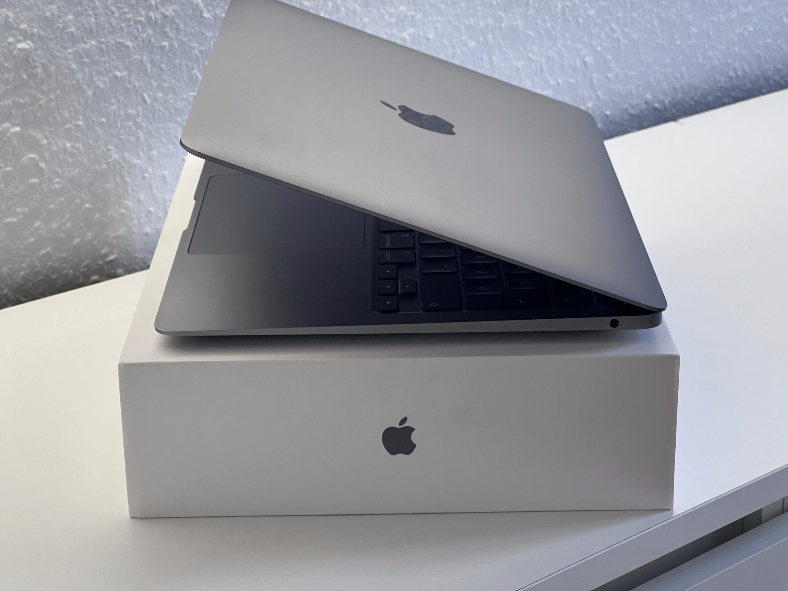 MacBook Air 2020 13 M1 256GB 2 ÉV Garanciával Számlával