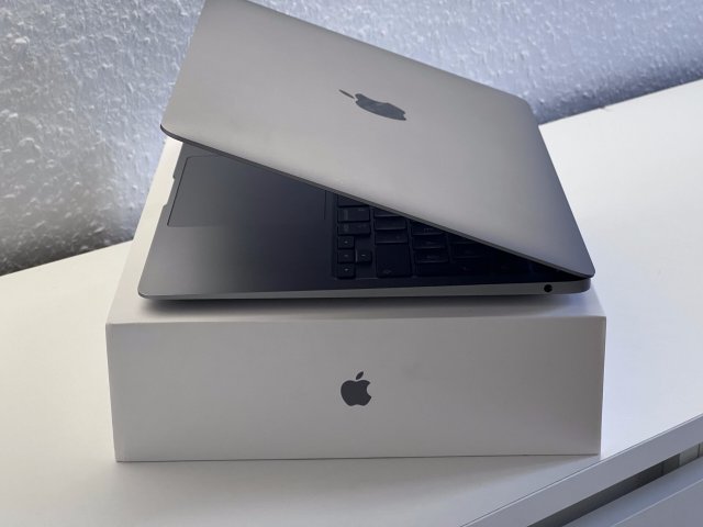 MacBook Air 2020 13 M1 256GB 2 ÉV Garanciával Számlával