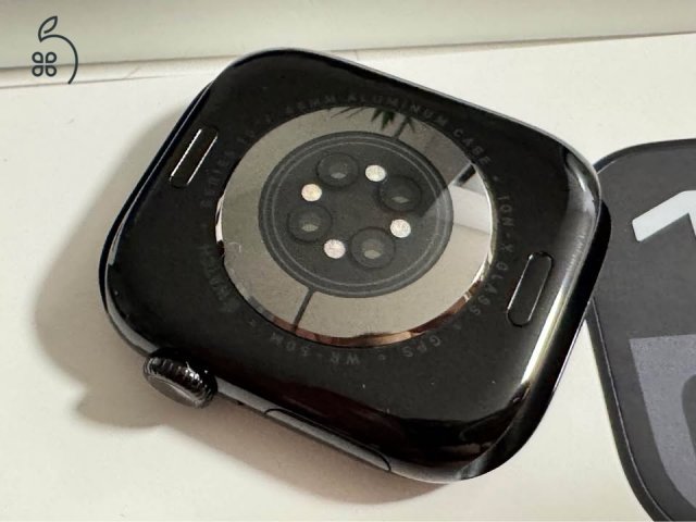 Apple Watch Series 10, 46mm, JetBlack aluminium, 2 év istyle garancia