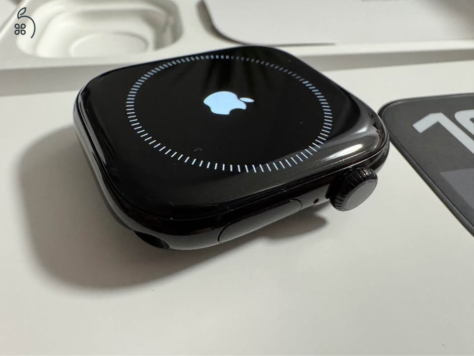 Apple Watch Series 10, 46mm, JetBlack aluminium, 2 év istyle garancia