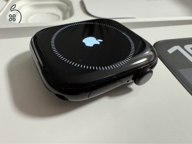 Apple Watch Series 10, 46mm, JetBlack aluminium, 2 év istyle garancia