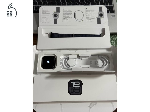Apple Watch Series 10, 46mm, JetBlack aluminium, 2 év istyle garancia