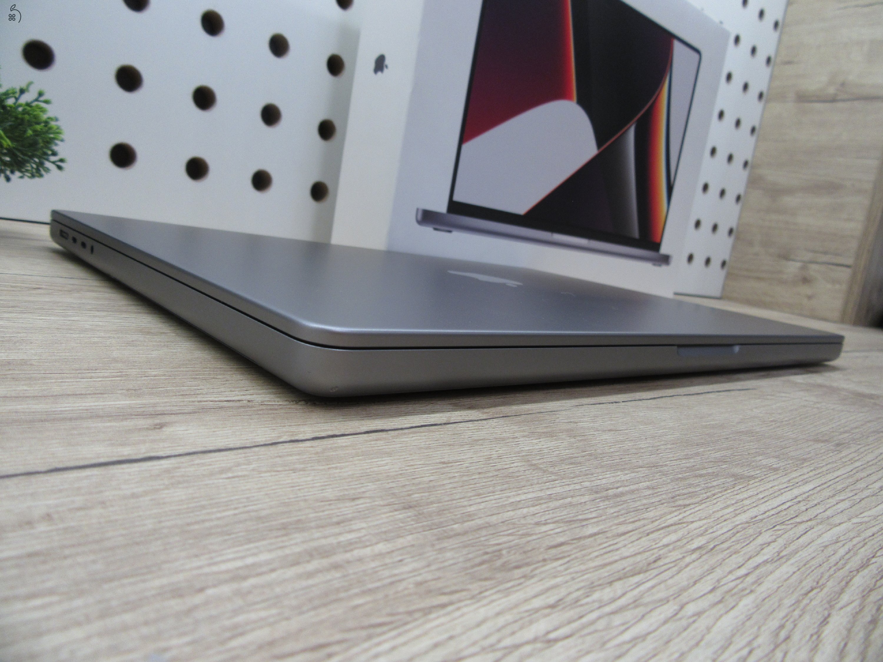 Apple Macbook 16 M1Pro - 2021 - Használt újszerű - 500 Gb SSD