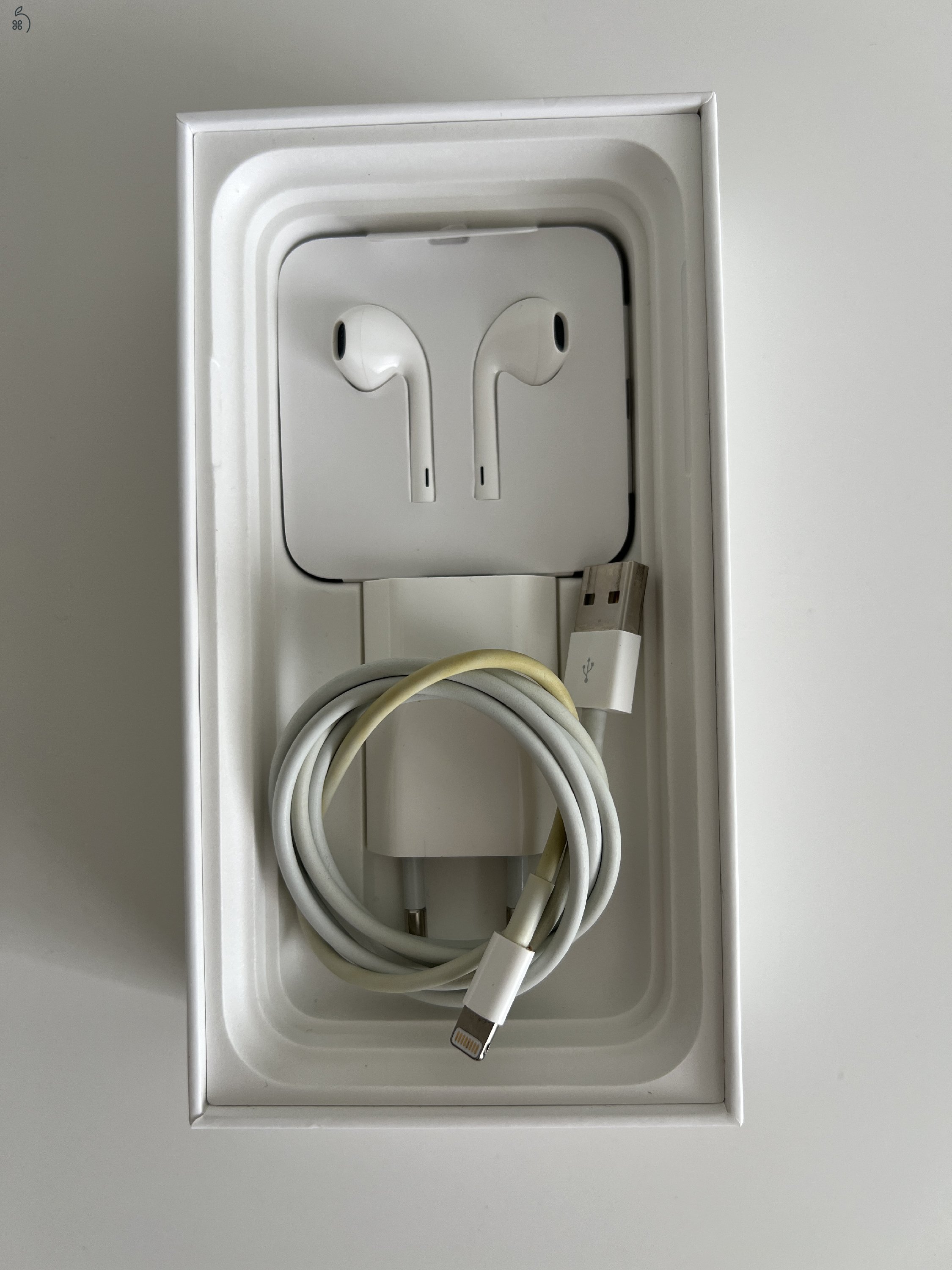 iPhone 11 - 64 GB - FEHÉR - 84% AKKSI - FÜGGETLEN