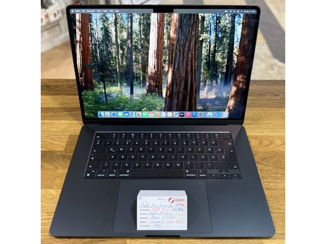 77. Apple MacBook Air 15