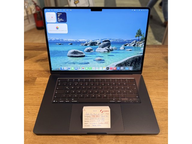 52. Apple MacBook Air 15