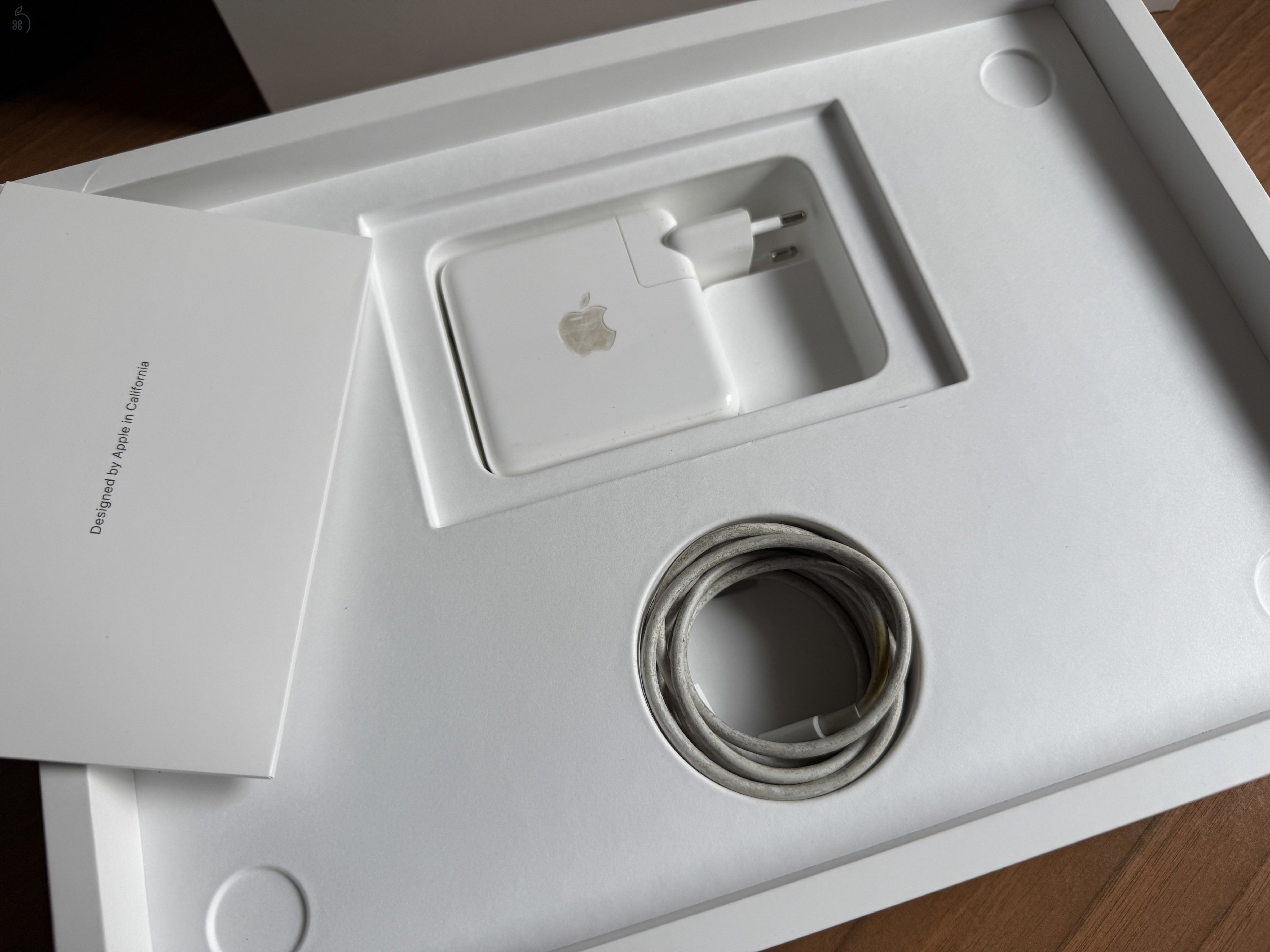 MacBook Pro (A2289) 2020, 512 GB‑os SSD (Új akksival)