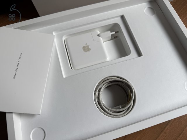 MacBook Pro (A2289) 2020, 512 GB‑os SSD (Új akksival)
