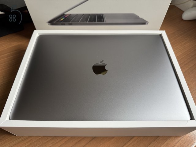 MacBook Pro (A2289) 2020, 512 GB‑os SSD (Új akksival)