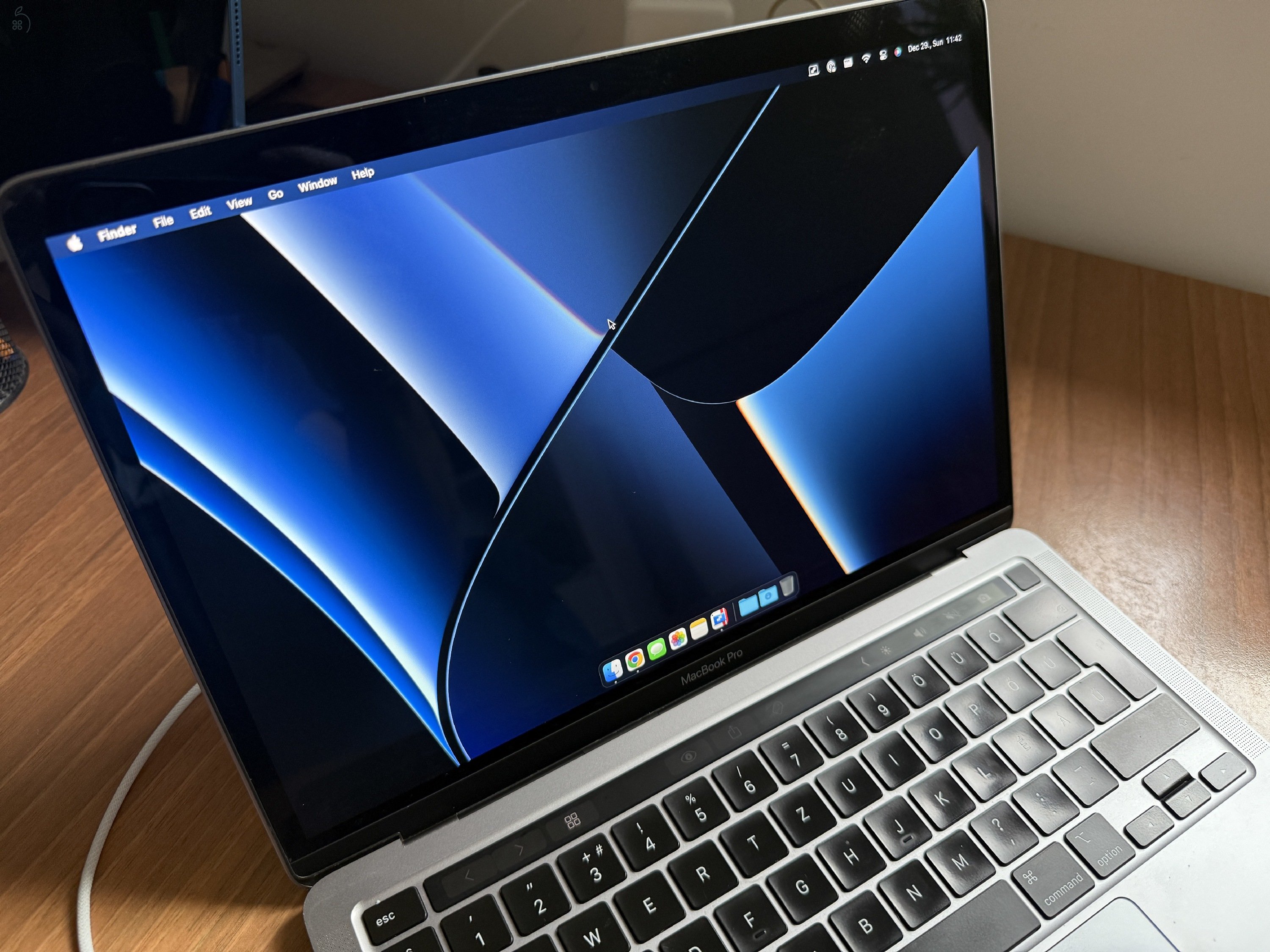 MacBook Pro (A2289) 2020, 512 GB‑os SSD (Új akksival)