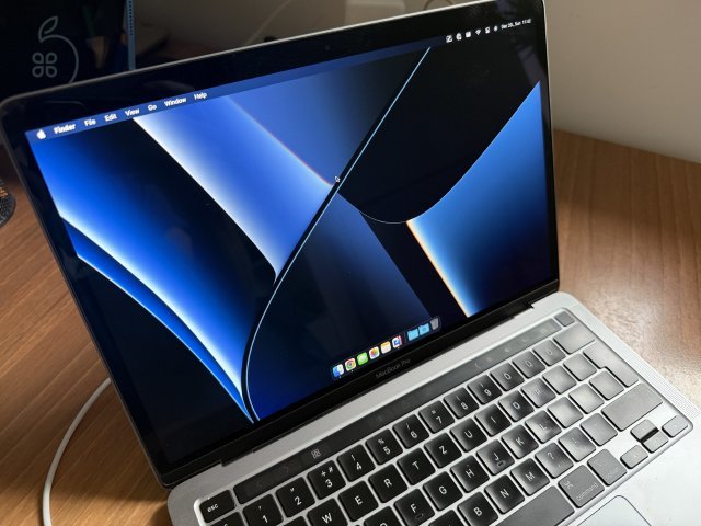 MacBook Pro (A2289) 2020, 512 GB‑os SSD (Új akksival)