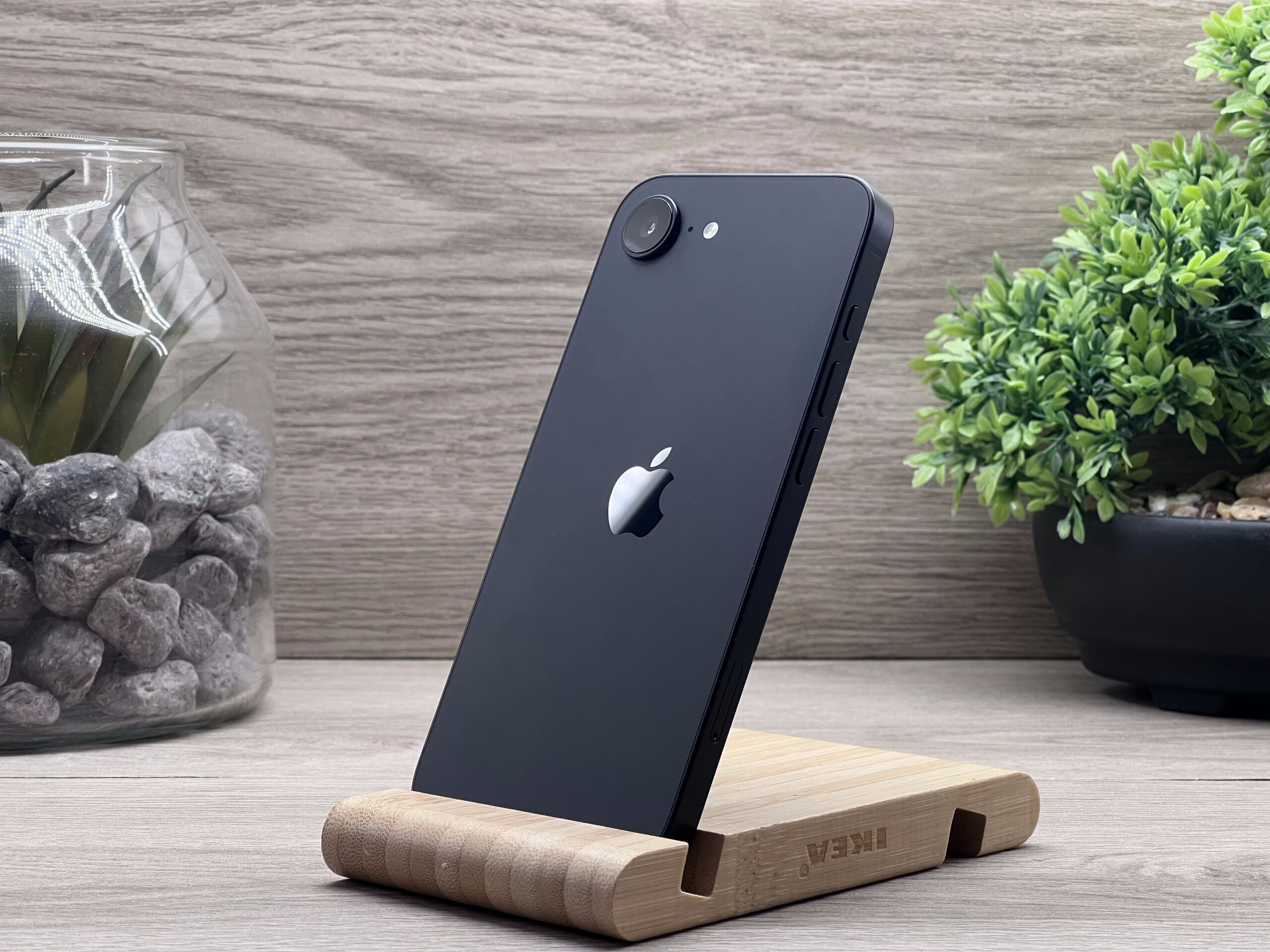 iPhone 16E Black 128GB 2 ÉV Garanciával Számlával Aksi 100%