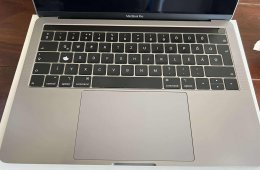 Macbook Pro 13' Touchbar 2,4 GHz i5 8GB