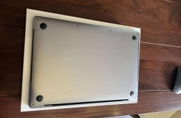 Macbook Pro 13' Touchbar 2,4 GHz i5 8GB