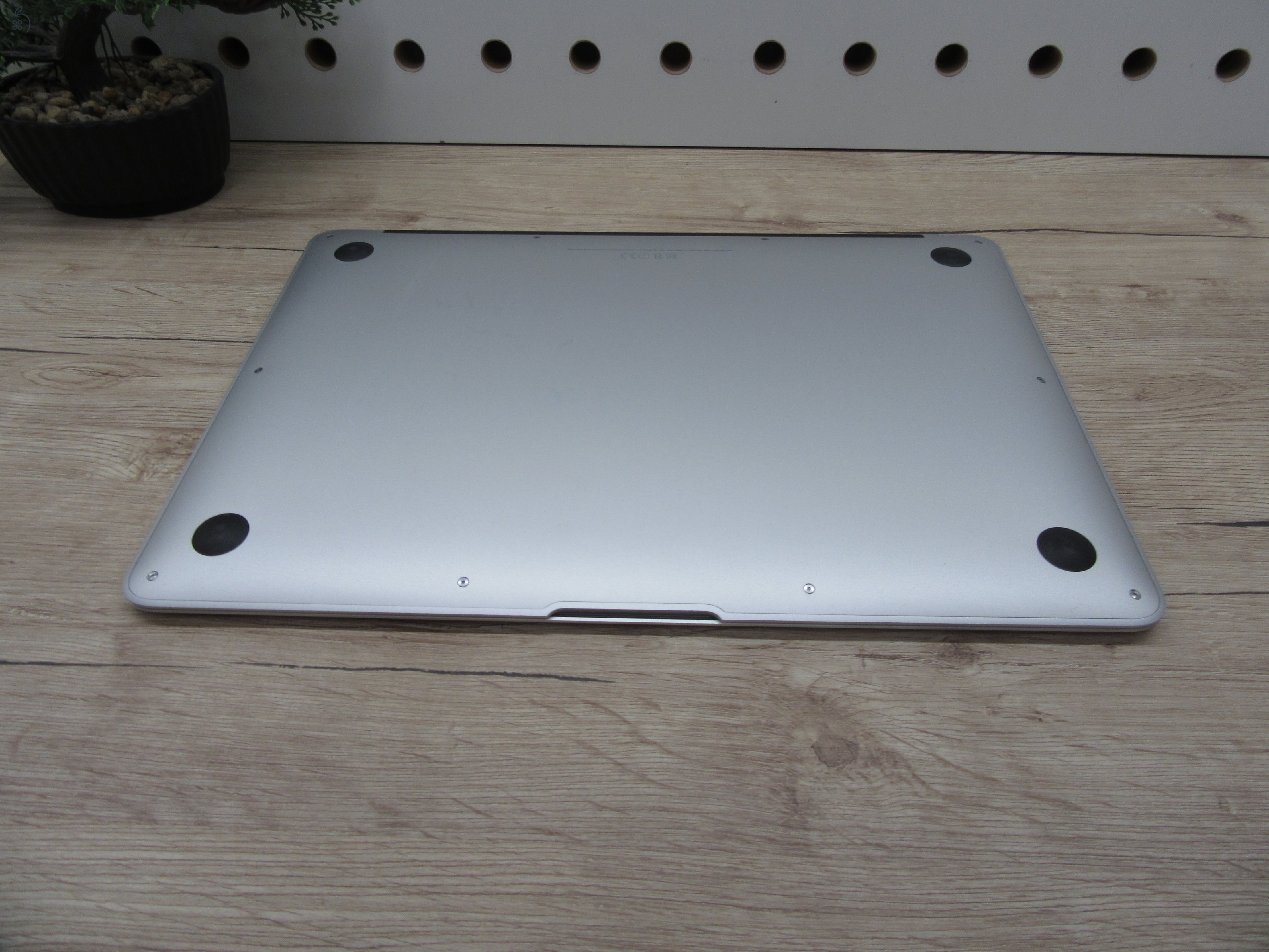 Apple Macbook Air 13 - 2015 - Használt, szép állapot - 44 töltési cikus