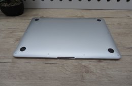 Apple Macbook Air 13 - 2015 - Használt, szép állapot - 44 töltési cikus