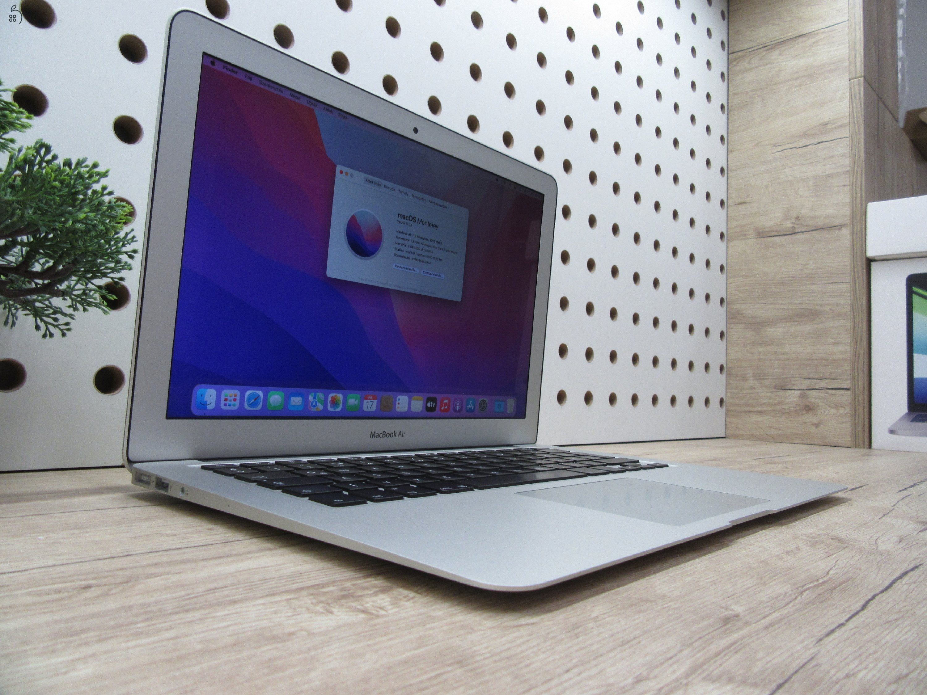 Apple Macbook Air 13 - 2015 - Használt, szép állapot - 44 töltési cikus