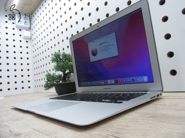 Apple Macbook Air 13 - 2015 - Használt, szép állapot - 44 töltési cikus