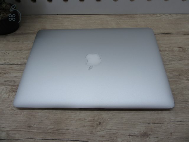 Apple Macbook Air 13 - 2015 - Használt, szép állapot - 44 töltési cikus