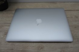 Apple Macbook Air 13 - 2015 - Használt, szép állapot - 44 töltési cikus