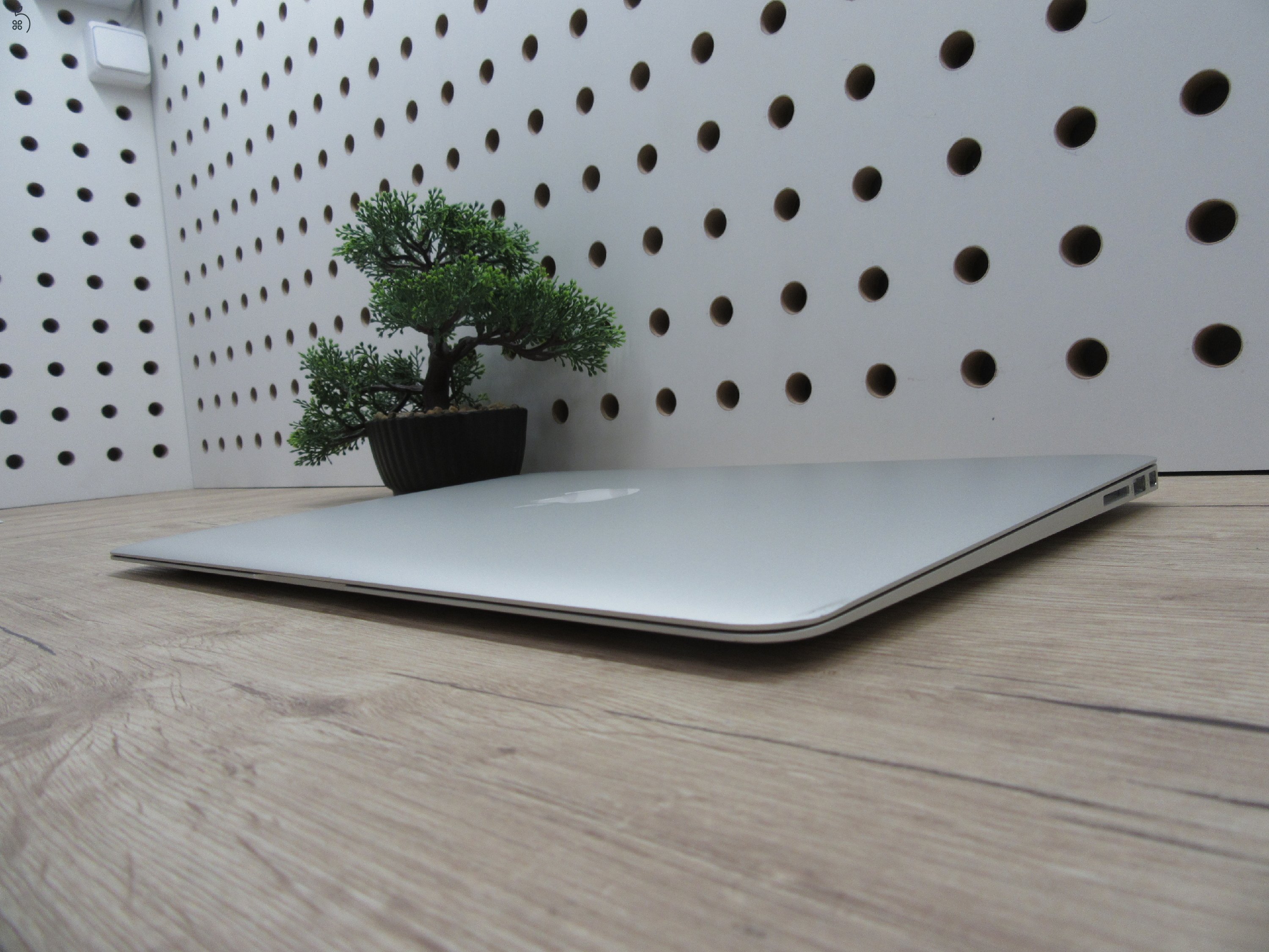Apple Macbook Air 13 - 2015 - Használt, szép állapot - 44 töltési cikus