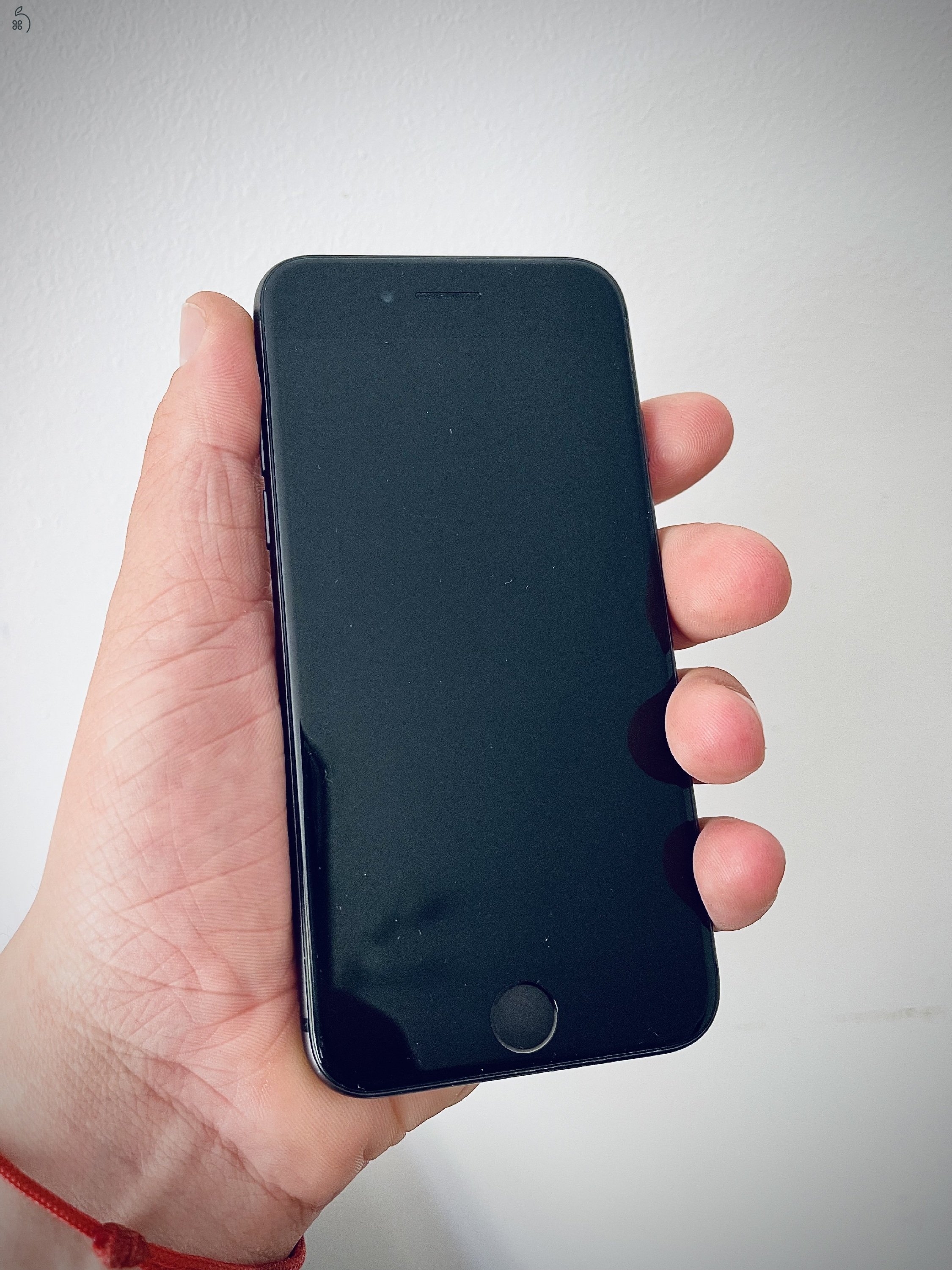 Eladó iPhone 8 64GB – Fekete – Jó állapotban